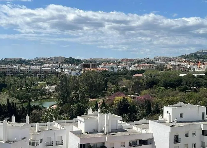 Skyline Stunning Views Walking Distance To The And Seasonal Pool *